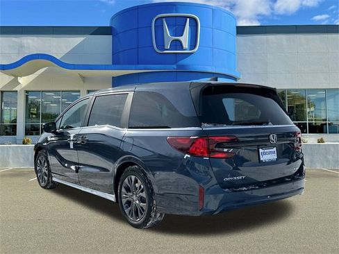 New 2026 Honda Odyssey Touring image 4