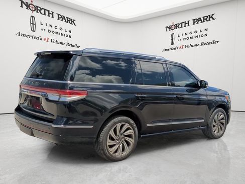 Used 2023 Lincoln Navigator Reserve AWD/4WD image 5