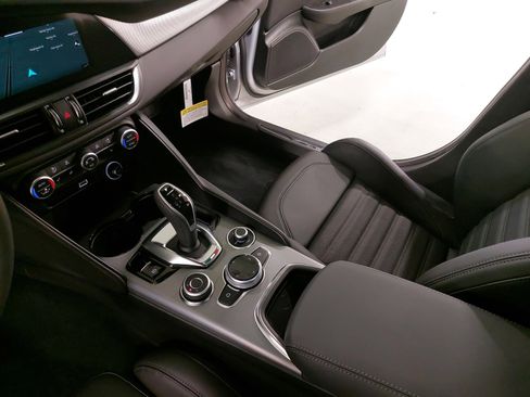 New 2025 Alfa Romeo Giulia w/ Veloce Package Rwd image 25