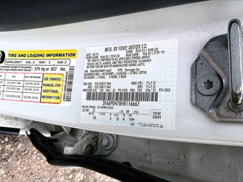 Used 2017 Ford Fusion SE FWD image 4
