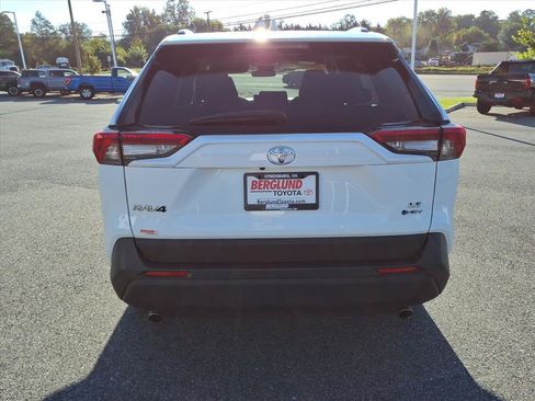 Used 2025 Toyota RAV4 LE AWD/4WD image 11