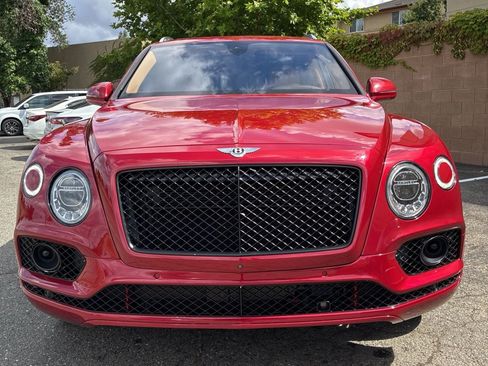 Used 2017 Bentley Bentayga AWD/4WD image 2