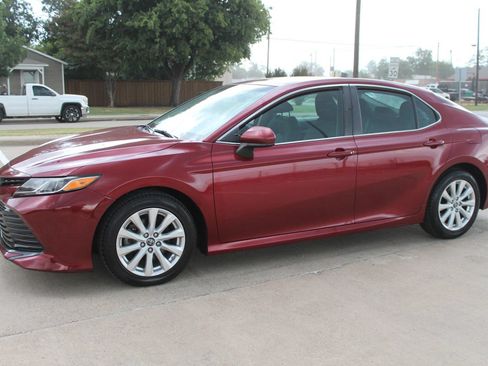 Used 2019 Toyota Camry LE FWD image 25