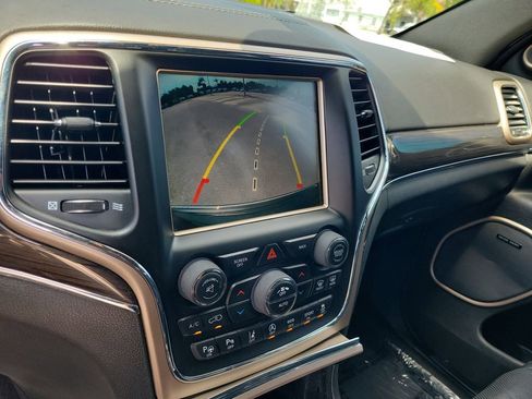 Used 2017 Jeep Grand Cherokee Overland w/ Jeep Active Safety Group AWD/4WD image 33