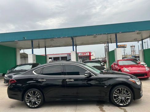 Used 2017 INFINITI Q70 3.7 AWD/4WD image 6