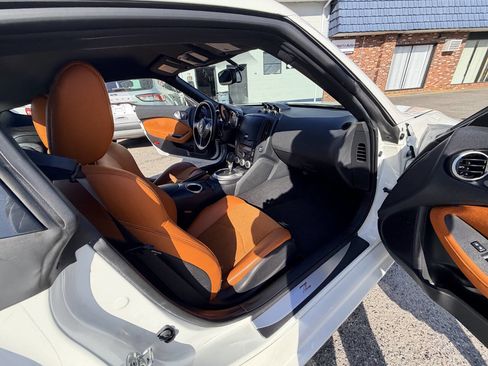 Used 2012 Nissan 370Z Touring RWD image 18
