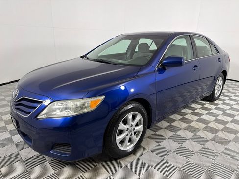 Used 2010 Toyota Camry LE image 9