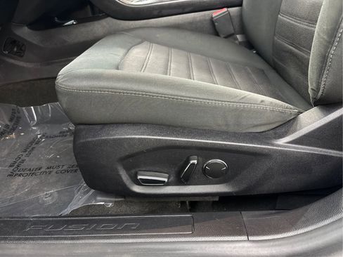 Used 2020 Ford Fusion SE FWD image 24