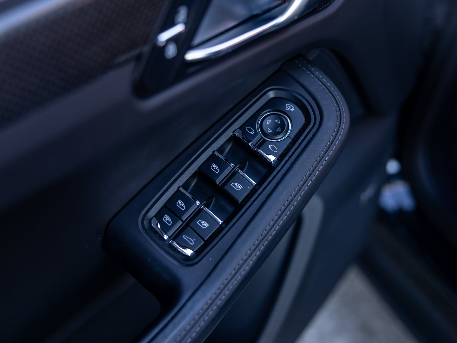 Certified 2023 Porsche Macan S AWD/4WD image 42