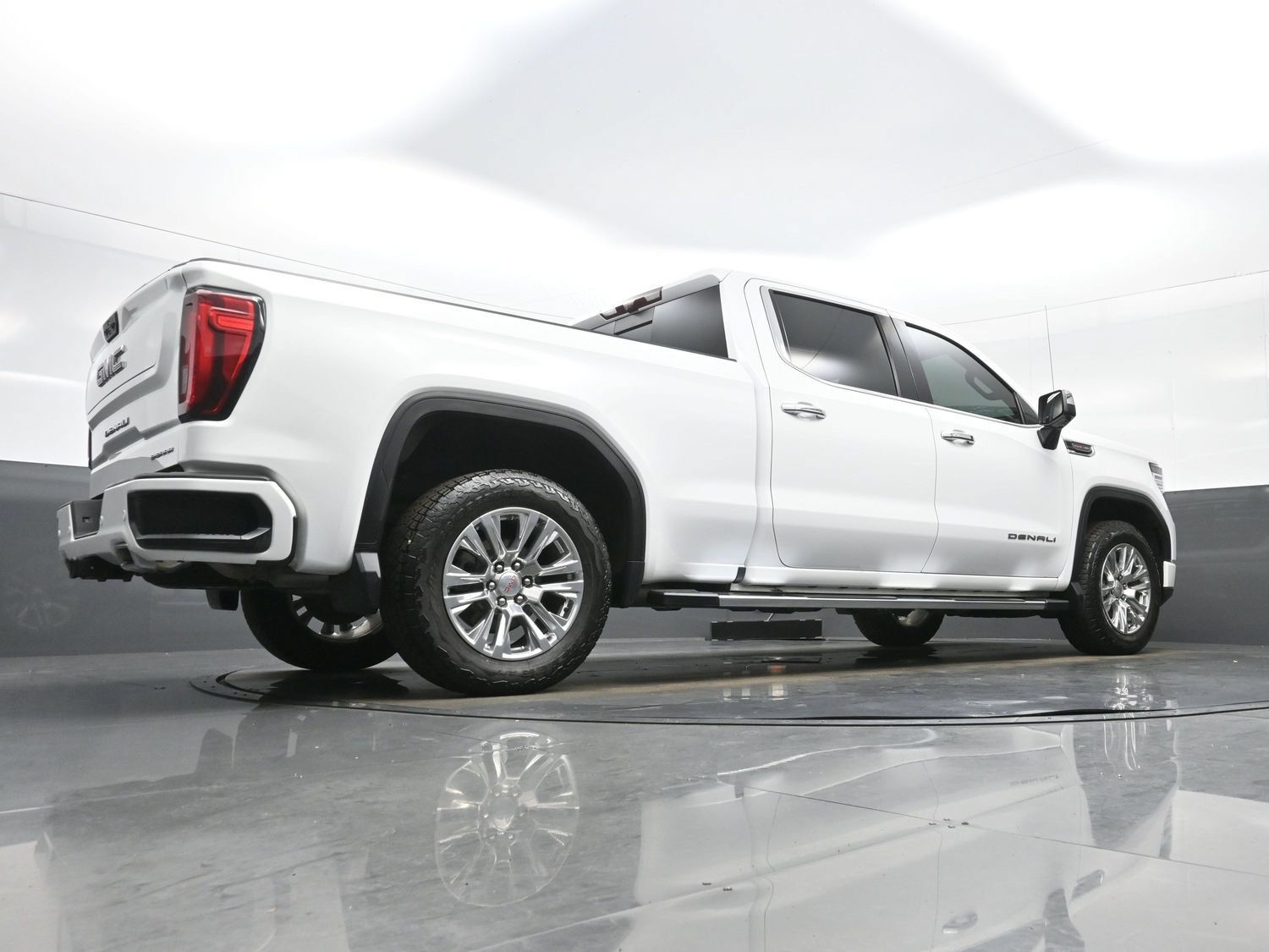 Used 2023 GMC Sierra 1500 Denali w/ Technology Package AWD/4WD image 31