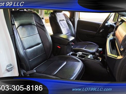 Used 2018 Jeep Wrangler Unlimited Sahara AWD/4WD image 17