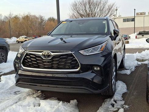 Certified 2026 Toyota Highlander Limited image 3