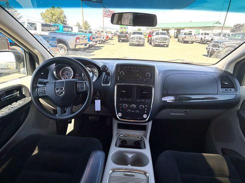 Used 2015 Dodge Grand Caravan SXT FWD image 12