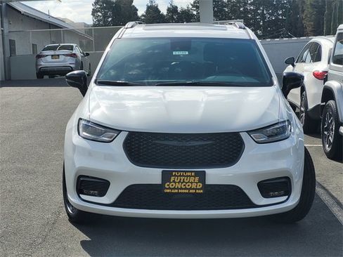 New 2026 Chrysler Pacifica Limited w/ S Appearance Package image 8