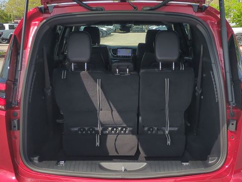 New 2026 Chrysler Pacifica Select FWD image 13