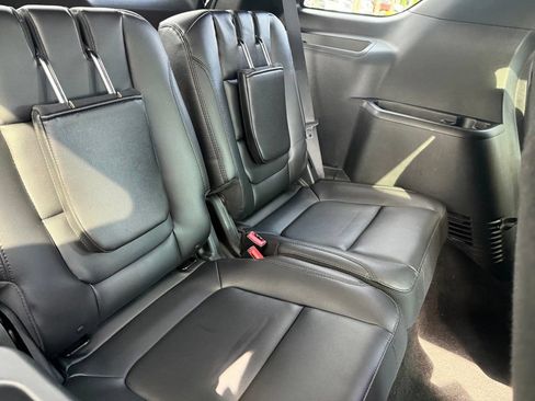 Used 2019 Ford Explorer XLT w/ Equipment Group 202A AWD/4WD image 27
