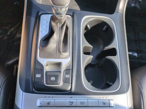Used 2023 Kia Carnival LX FWD image 21
