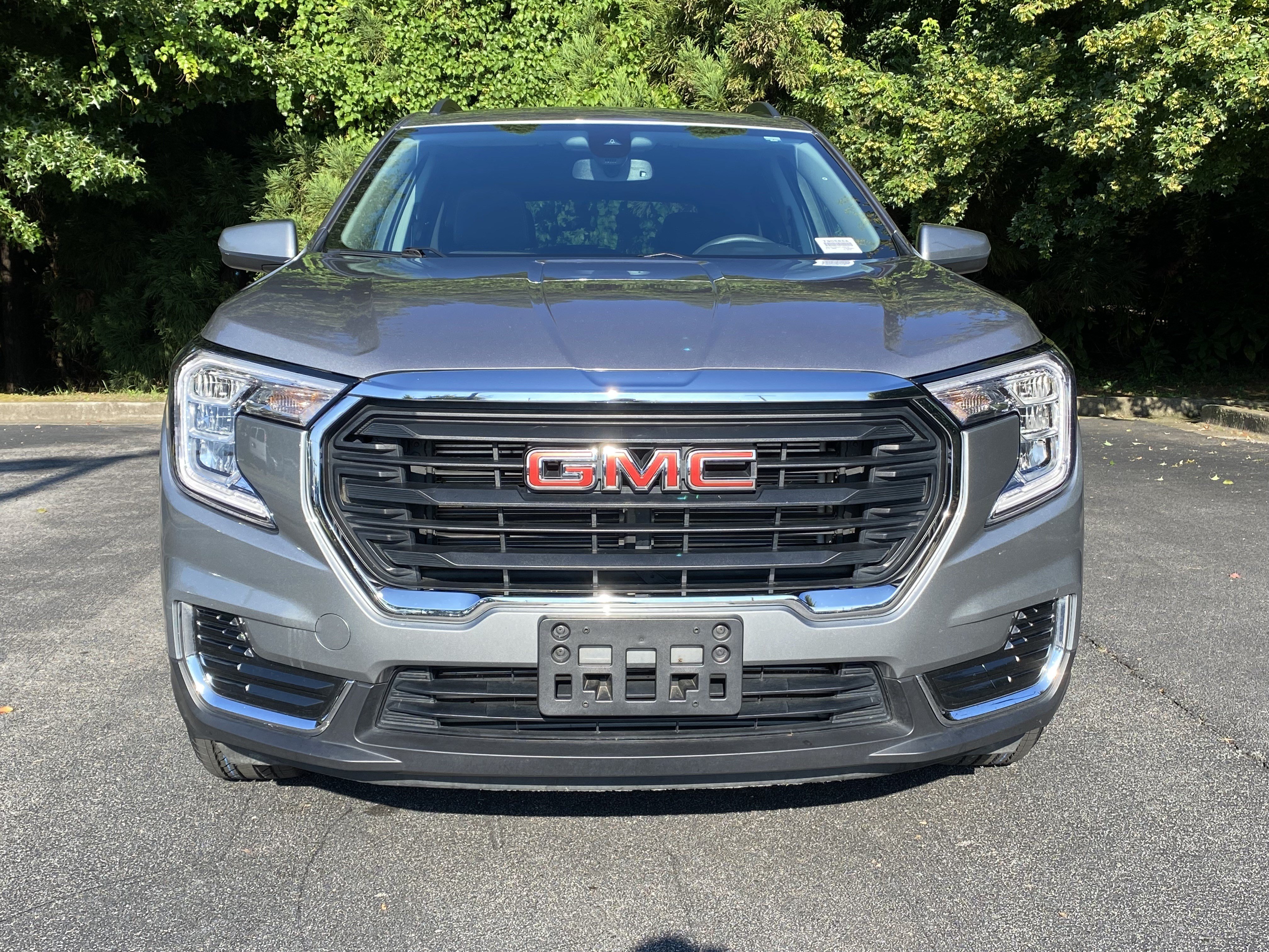 Used 2023 GMC Terrain SLE w/ Driver Convenience Package AWD/4WD image 3