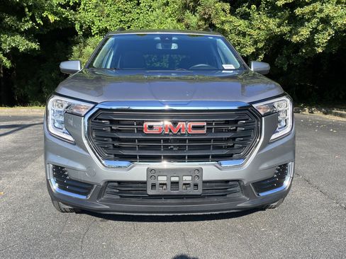 Used 2023 GMC Terrain SLE w/ Driver Convenience Package AWD/4WD image 3