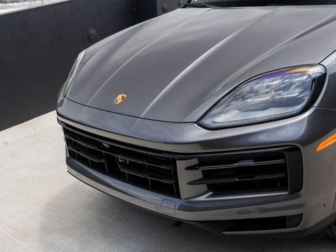 Certified 2025 Porsche Cayenne Coupe image 33
