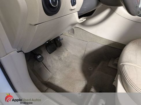 Used 2010 Ford Taurus SEL FWD image 13
