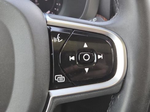 Used 2023 Volvo XC60 B5 Plus AWD/4WD image 32