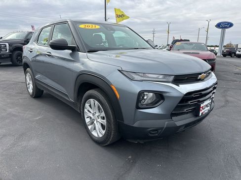 Used 2021 Chevrolet TrailBlazer LS image 2