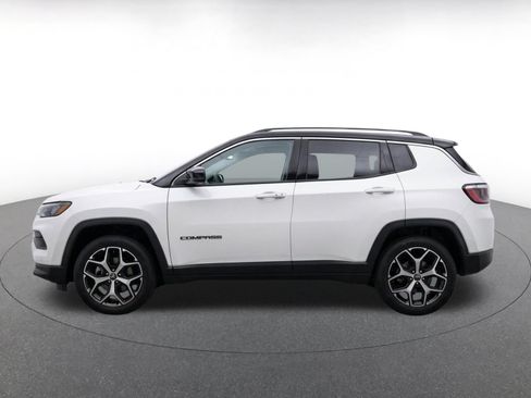 Used 2025 Jeep Compass Limited AWD/4WD image 4