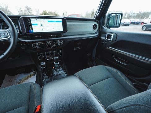 Used 2024 Jeep Wrangler Unlimited Sahara image 37