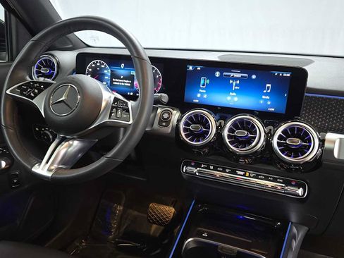 Used 2026 Mercedes-Benz GLB 250 4MATIC image 11