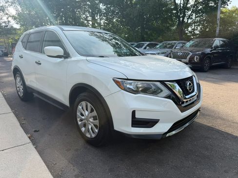 Used 2017 Nissan Rogue S FWD image 4