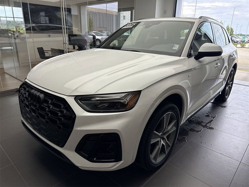 Certified 2025 Audi Q5 2.0T Premium image 1