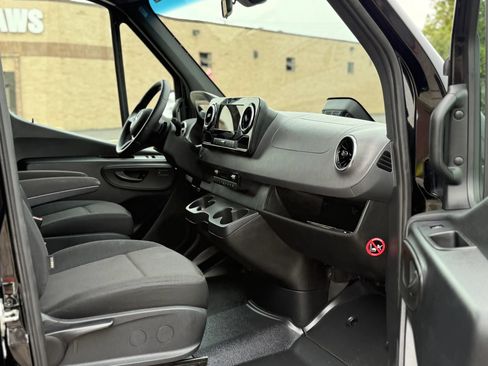 Used 2025 Mercedes-Benz Sprinter 2500 image 13