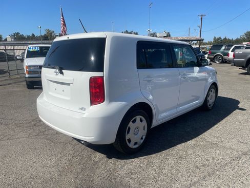 Used 2008 Scion xB FWD image 4