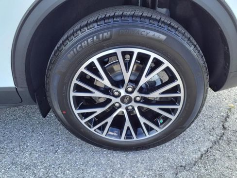 New 2024 Ford Escape SE w/ PHEV Premium Package image 18