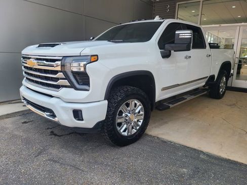 Used 2024 Chevrolet Silverado 2500 High Country w/ High Country Premium Package image 2