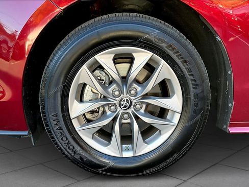 Certified 2023 Toyota Sienna XLE image 10