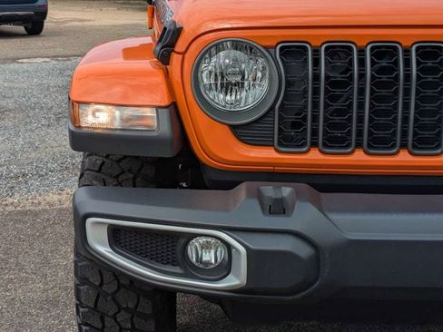 Used 2025 Jeep Gladiator Sport AWD/4WD image 10