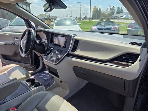 Used 2019 Toyota Sienna XLE AWD/4WD image 5