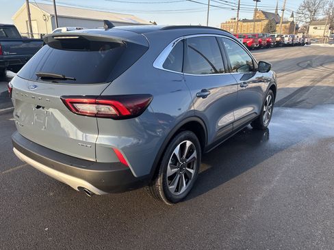 Used 2024 Ford Escape Platinum image 3