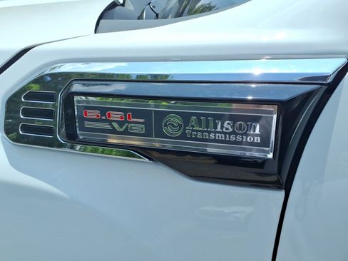 New 2025 GMC Sierra 2500 SLE w/ SLE Value Package; image 9