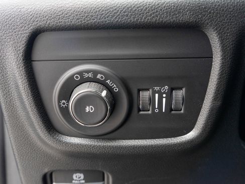 Used 2023 Jeep Grand Cherokee L Limited image 17