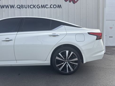 Used 2021 Nissan Altima 2.5 Platinum image 2