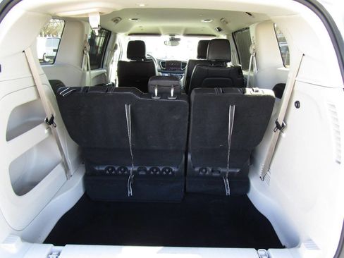 Used 2024 Chrysler Pacifica Touring-L image 24