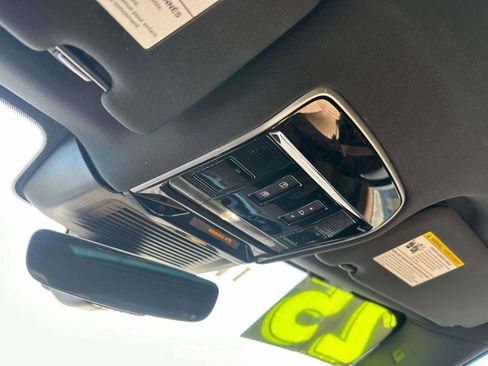 Used 2025 Land Rover Range Rover Sport SE image 31