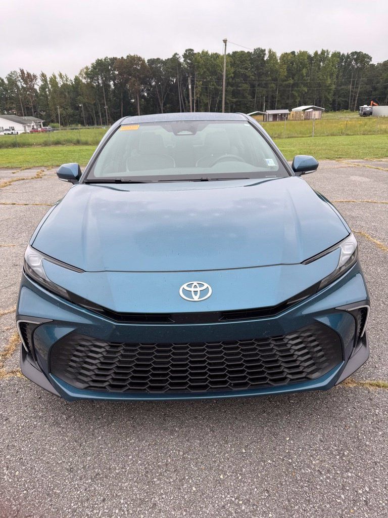 Used 2026 Toyota Camry SE FWD image 3
