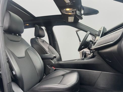 Used 2025 Jeep Compass Latitude w/ Sun & Sound Group image 24