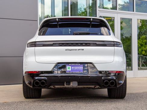 Used 2025 Porsche Cayenne GTS AWD/4WD image 9