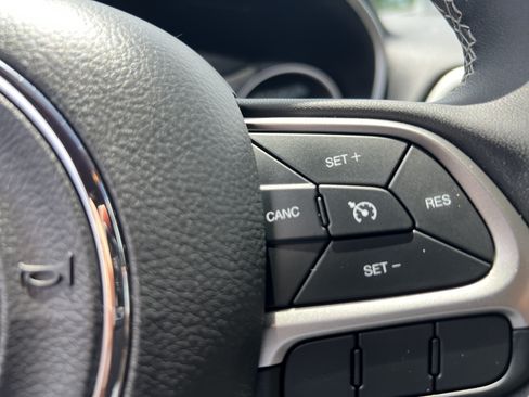 Used 2021 Jeep Compass Latitude AWD/4WD image 21