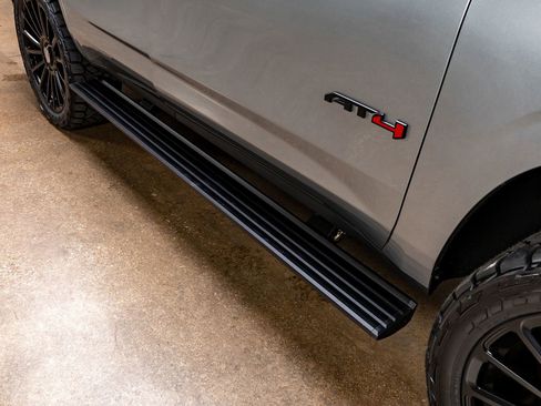 Used 2025 GMC Yukon AT4 Ultimate AWD/4WD image 13